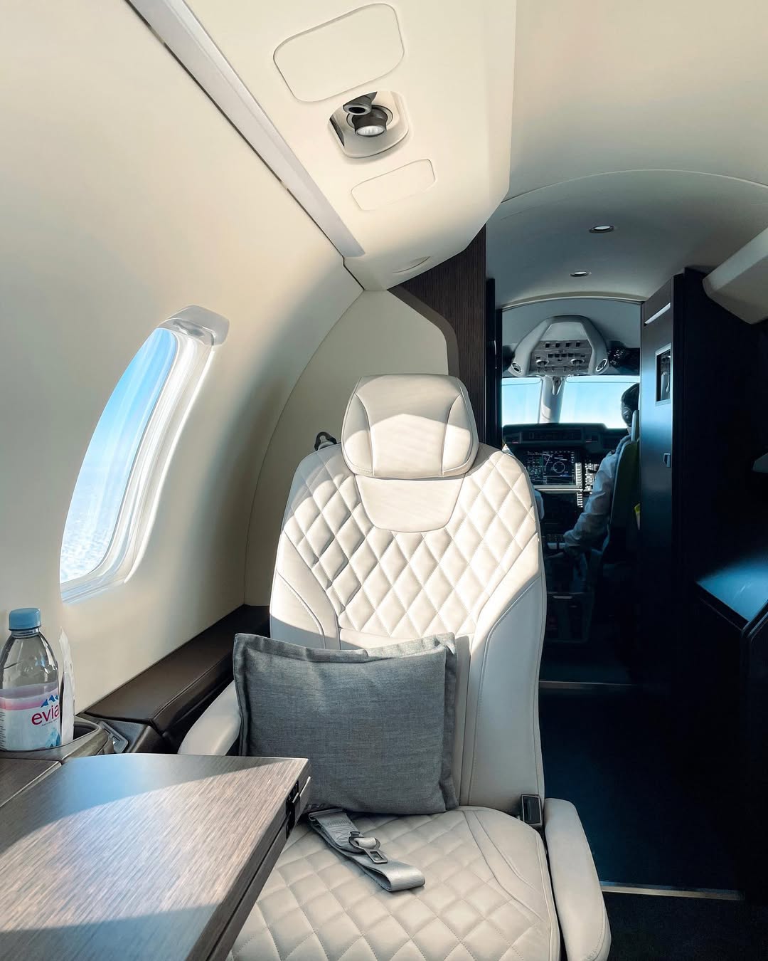 This winter, don’t miss the chance to enjoy your beautiful alps view with LunaJets.