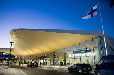 Terminal de l'aéroport d'Helsinki-Vantaa en Finlande.