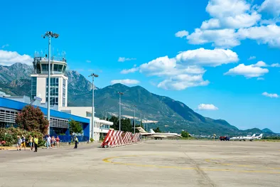 Jet privés sur le tarmac de l'aéroport de Tivat.