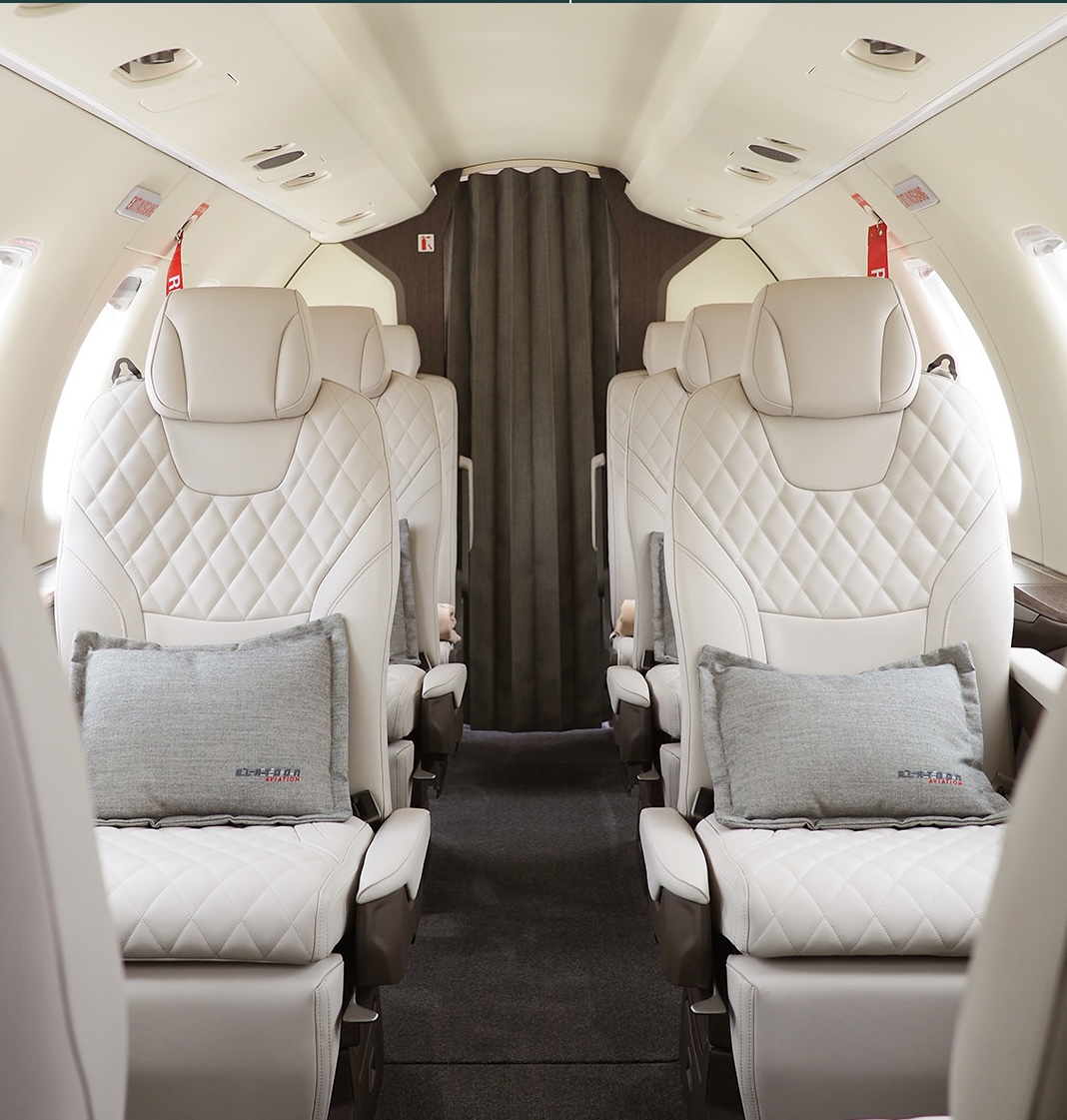 A smooth transition from ground to sky.