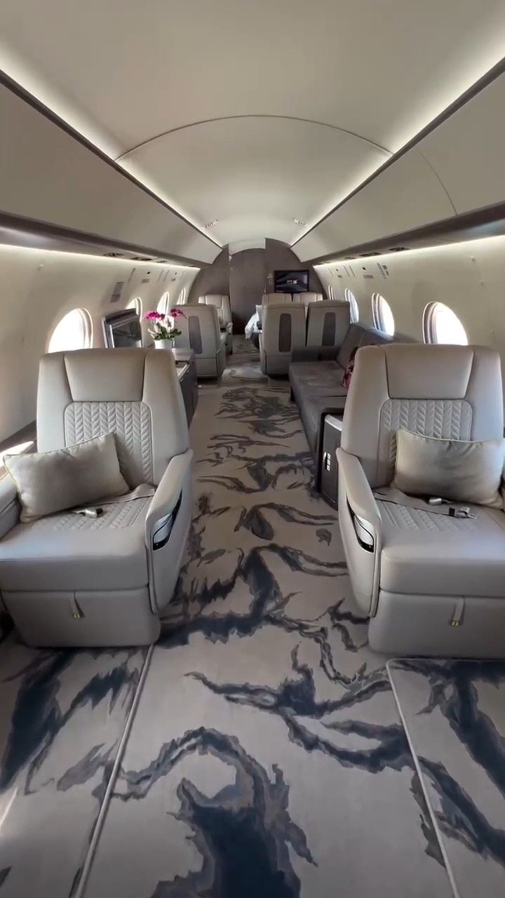 Discover the Gulfstream G700: where performance meets pure luxury.