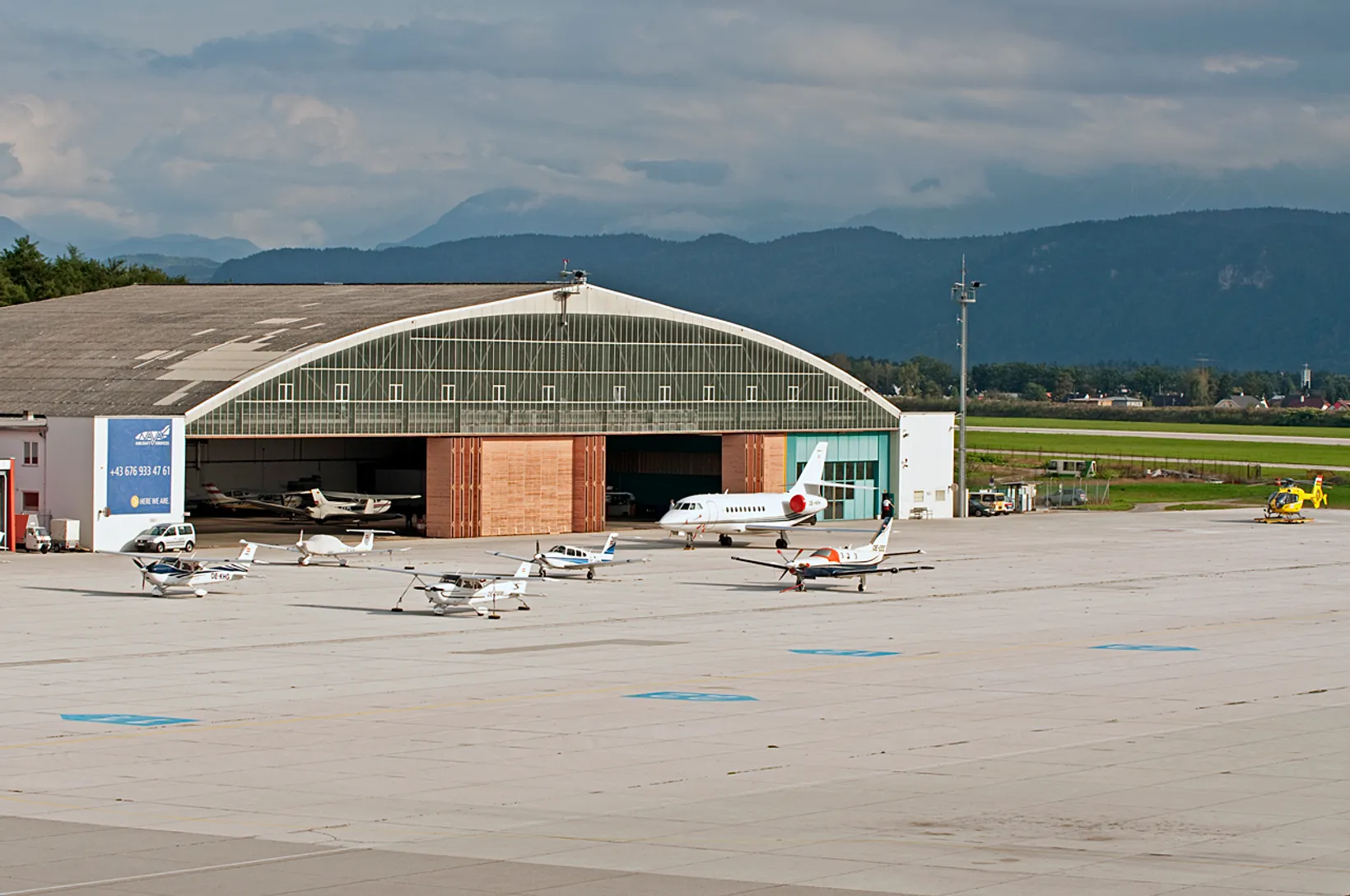 Private jet from / to Klagenfurt Airport (KLU)