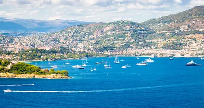 Vue aérienne de Monaco, photographie prise depuis un hélicoptère.