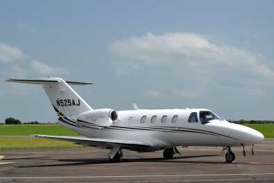 Le Cessna 525 CitationJet CJ1 après son atterrissage sur le tarmac