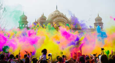 colores mientras se celebra holi