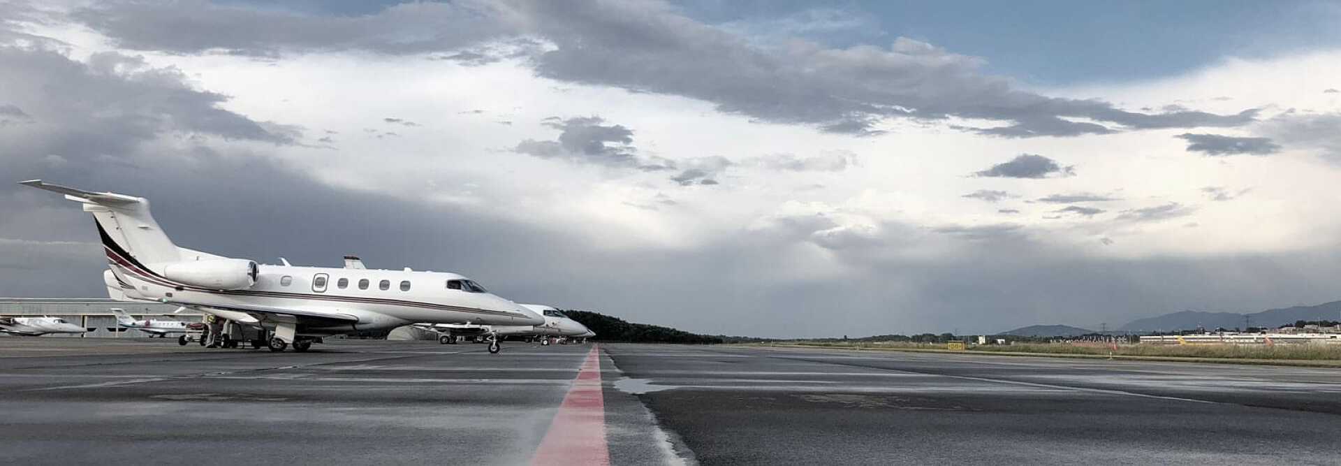 How to fly on a private jet and how much does it cost to rent a private